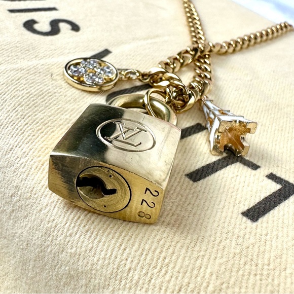 Louis Vuitton Vintage Lock # 228 Pendant Necklace with charms - Picture 4 of 5